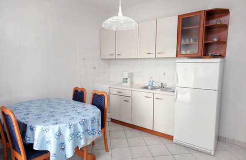 Rab Town Apartment | Two bedroom apartment near beach Supetarska Draga - Gornja, Rab (A-2016-b)