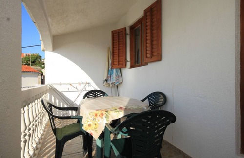 Rukavac Apartment | Two bedroom apartment near beach Rukavac, Vis (A-1154-d)