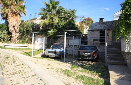 Rukavac Apartment | Two bedroom apartment near beach Rukavac, Vis (A-1154-d)