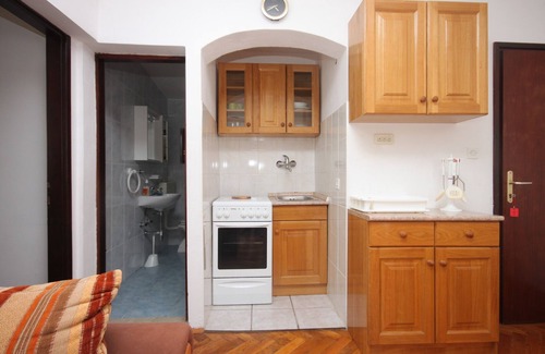 Zdrelac Apartment | Two bedroom apartment with terrace and sea view Ždrelac, Pašman (A-8046-b)