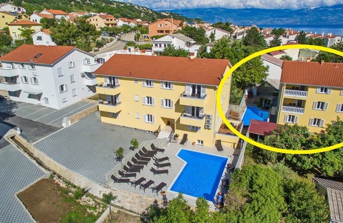 Baska Apartment | Two bedroom apartment with terrace Baška, Krk (A-18733-e)