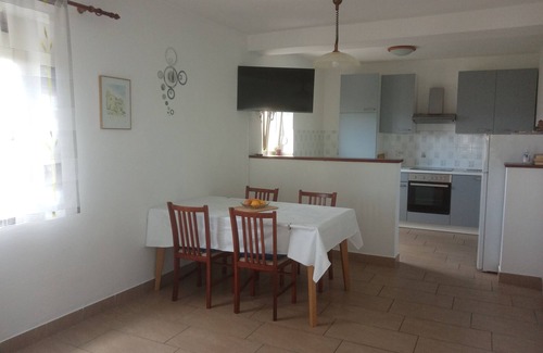 Rab Town Apartment | Two bedroom apartment with terrace and sea view Lopar, Rab (A-17103-a)