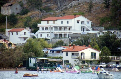 Rab Town Apartment | Two bedroom apartment with terrace and sea view Lopar, Rab (A-17103-a)