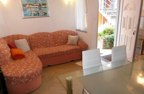 Valun Apartment | Two bedroom apartment with terrace Valun, Cres (A-8086-e)