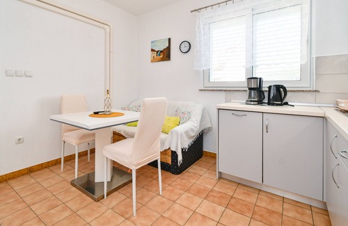 Rab Town Apartment | Two bedroom apartment with terrace and sea view Supetarska Draga - Donja, Rab (A-2013-a)