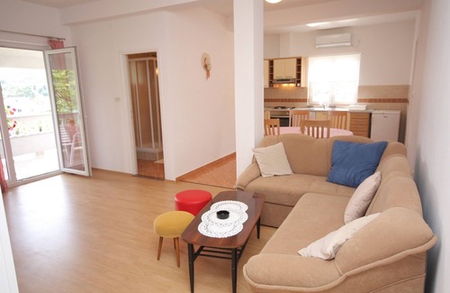 Rab Town Apartment | Two bedroom apartment with terrace and sea view Supetarska Draga - Donja, Rab (A-2013-b)