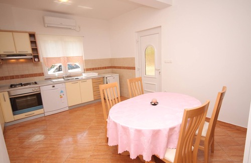 Rab Town Apartment | Two bedroom apartment with terrace and sea view Supetarska Draga - Donja, Rab (A-2013-b)