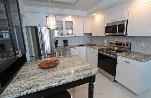 Punta Rassa Condo | Two Bedroom, Bayfront Condo - Sanibel Harbour Resort 514- H