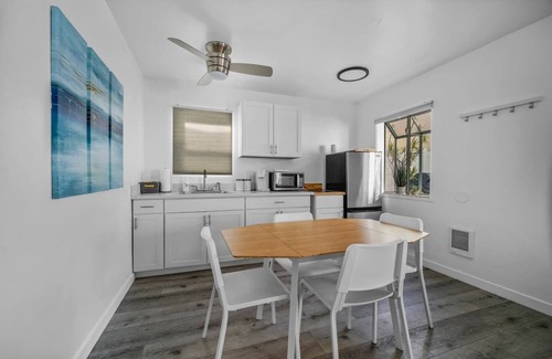 Crown Point Cottage | Two Bedroom Beach Cottage in Pacific Beach, San Diego