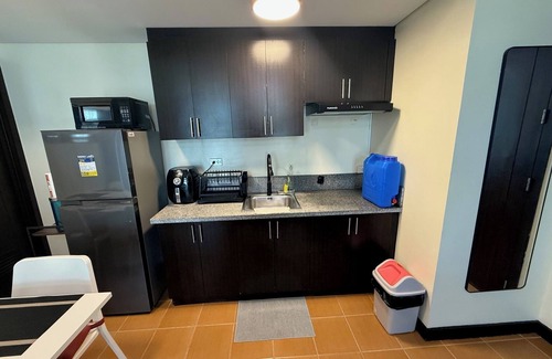 Bangkal Condo | Two Bedroom Condo in Makati- Good for 6!