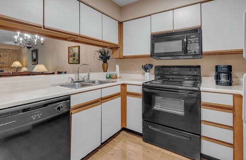 Gatlinburg Condo | two bedroom condo sleeps 6 persons