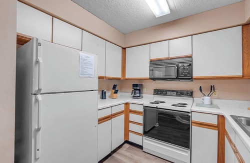Gatlinburg Condo | two bedroom condo sleeps 8 persons