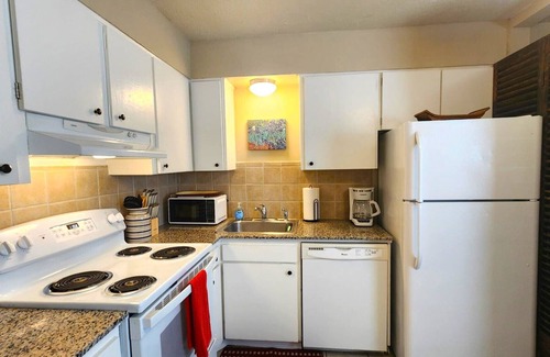 Central Oklahoma City Condo | Two Bedroom Condo - Near Integris Hospital - Queen Bed & King Bednn