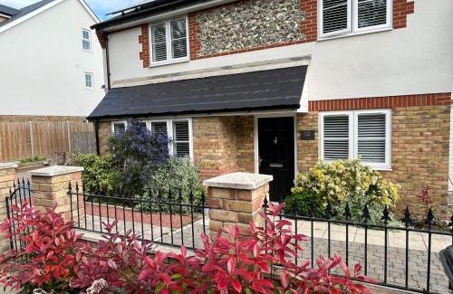 Stone Apartment | Two-Bedroom Cosy Country Lodge with Private Patio