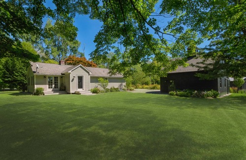 Sharon Cottage | Two Bedroom Cottage Close To Town