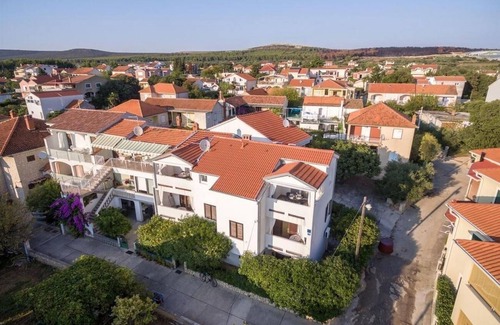 Turanj Apartment | Two bedroom apartment with terrace and sea view Turanj, Biograd (A-6177-a)