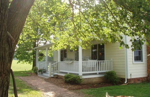 Ridge Cottage | Two Bedroom One Bath Cottage On 250 Acre Cattle Farm.