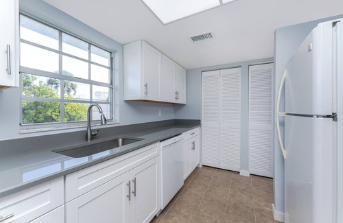 Englewood Condo | Two bedroom, two bathroom condo less than 10 minutes to Manasota Key.