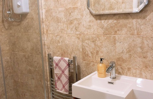 Nottingham Apartment | Two bedrooms self-contained flat with Free Parking - Flat 2