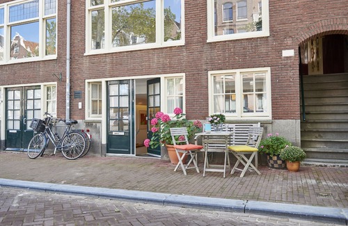 Jordaan Apartment | TWO BEDROOMS WITH TWO PRIVATE BATHROOMS - IDEAL FOR 2 COUPLES