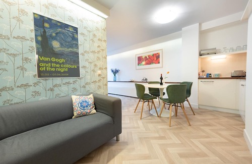 Jordaan Apartment | TWO BEDROOMS WITH TWO PRIVATE BATHROOMS - IDEAL FOR 2 COUPLES