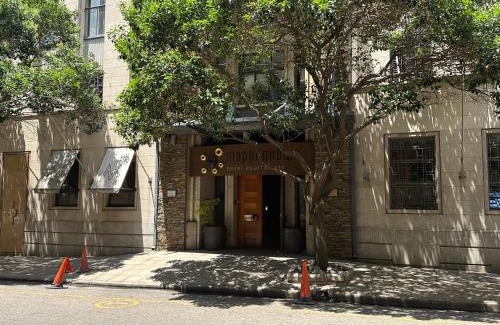 Downtown Johannesburg Hotel | Two brothers at Mapungubwe