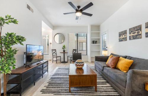 Pinnacle Peak Apartment | TWO CozySuites at Kierland Commons with pool