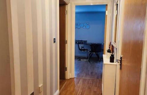 Hatfield Apartment | Two Double Bedroom Apartment with Allocated Parking and Fast WiFi in Hatfield