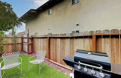 Morro Bay House | Two Downtown dog-friendly cottages near Morro Bay - walk to waterfront & dining