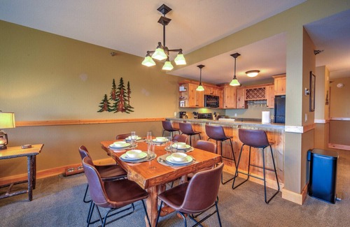 Two Harbors Apartment | Two Harbors Superior Lakefront 2BR | Pool | Hot Tub & Sauna | EV Charger