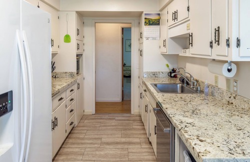 Mariposa House | Two Houses on 100 acres-Pool-2 Hot Tubs-45 Min to Yosemite Nat. Park