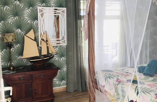 Grand-Bourg Bed & Breakfast | Two independent air-conditioned guest rooms Relaxation area with Jacuzzi and swimming pool