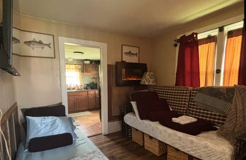 Flintstone Cabin | Two lane country roads near Lookout Mountain Big Living in the Little House