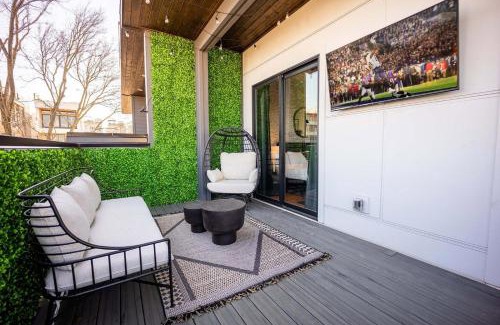 Edgehill House | Two Lavish Gulch Homes - Mins to Broadway