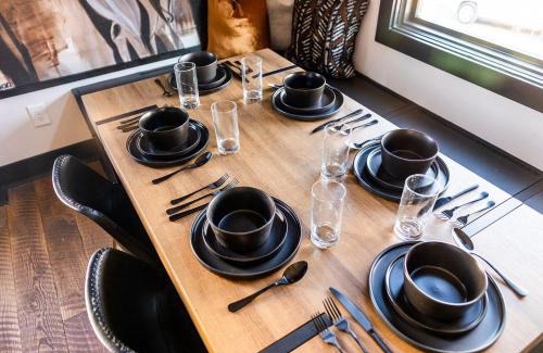 Edgehill House | Two Lavish Gulch Homes - Mins to Broadway