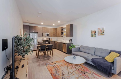 Central Business District Apartment | TWO Luxe CozySuites in Downtown Cincy