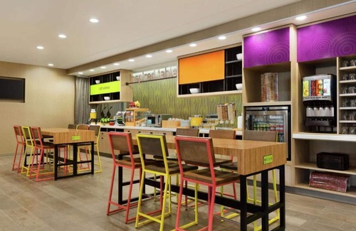 Portland House | Two miles from Portland Airport