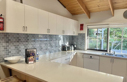 Sawmill Settlement House | Two Mountains Lodge. Modern, homely alpine retreat with salt spa. Mt.Buller base