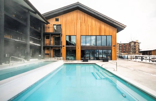 Teton Village Hotel | Two Queen, Gravity Haus, Skiing Fun, Foot of Jackson Hole Mountain