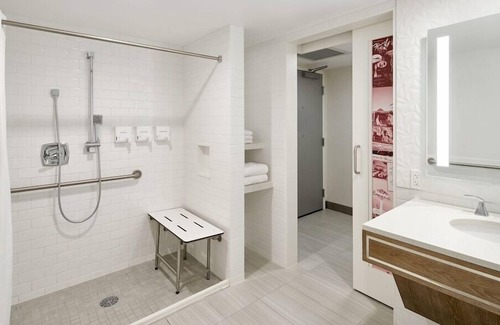 Las Vegas Hotel | Two Queen Room at a Hotel