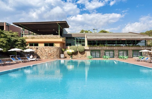 Teulada Apartment | Two-room apartment of approximately 42 m2 with air conditioning composed of a living room with TV, foldaway bed and single sofa bed, kitchenette equipped with electric hobs and fridge.Bedroom with double bed, bathroom with shower and hairdryer, shaded ve