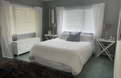 Torbay Bed & Breakfast | Two rooms in tropical garden