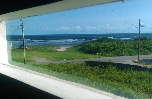 Itanhaem House | Two-Storey Foot in the Sand - 6 Bedrooms