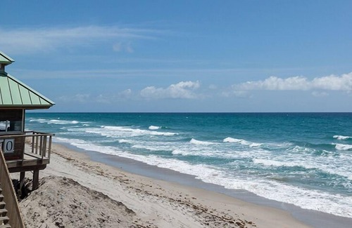 Hillsboro Beach House | Two Stylish Units with Beach Essentials and Amenities! Close to Deerfield Beach!