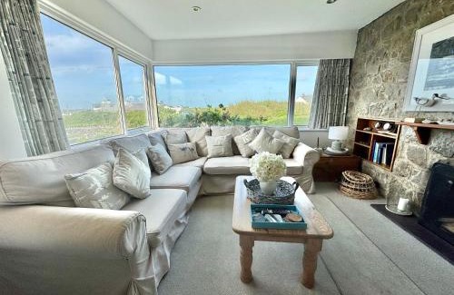 Trearddur Bay Apartment | Ty Bychan- Sea Views- Pet Friendly-Secure Garden-4 Bed