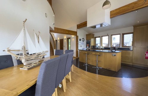 Malltraeth Cottage | TY CANOL, family friendly, country holiday cottage in Malltraeth