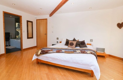 Malltraeth Cottage | TY CANOL, family friendly, country holiday cottage in Malltraeth