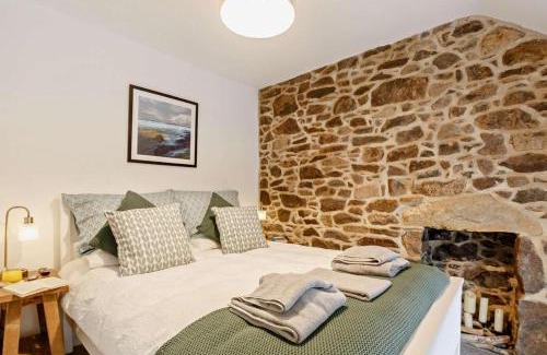 Llanbedrog House | Ty Fin Cottage with Hot Tub