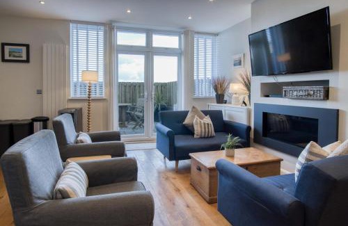 Oxwich Apartment | Ty Gwawr - 3 Bedroom Apt - Bayview Oxwich