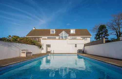 Tenby Cottage | Ty Gwyn, Holiday Cottage Manorbier, Sleeps 8, 4 bedrooms, bathrooms